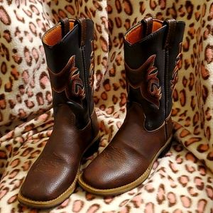 Brown cowgirl boots